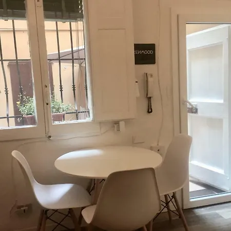 Portici Di Via Piella 아파트