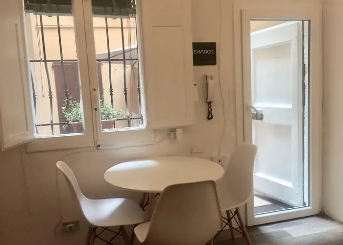 Portici Di Via Piella Lägenhet